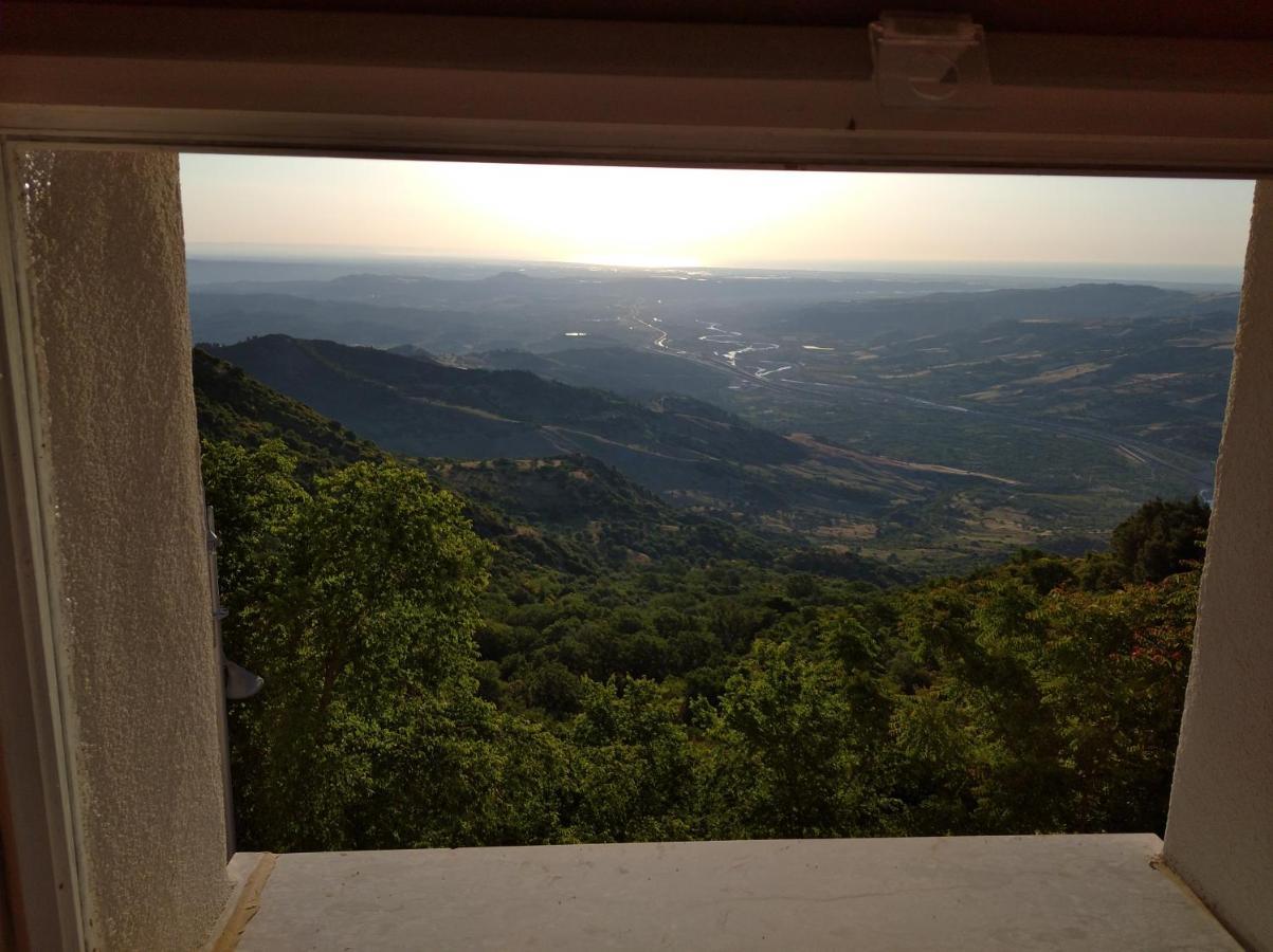 La Casa Dei Panorami Di Colobraro Apartment Luaran gambar